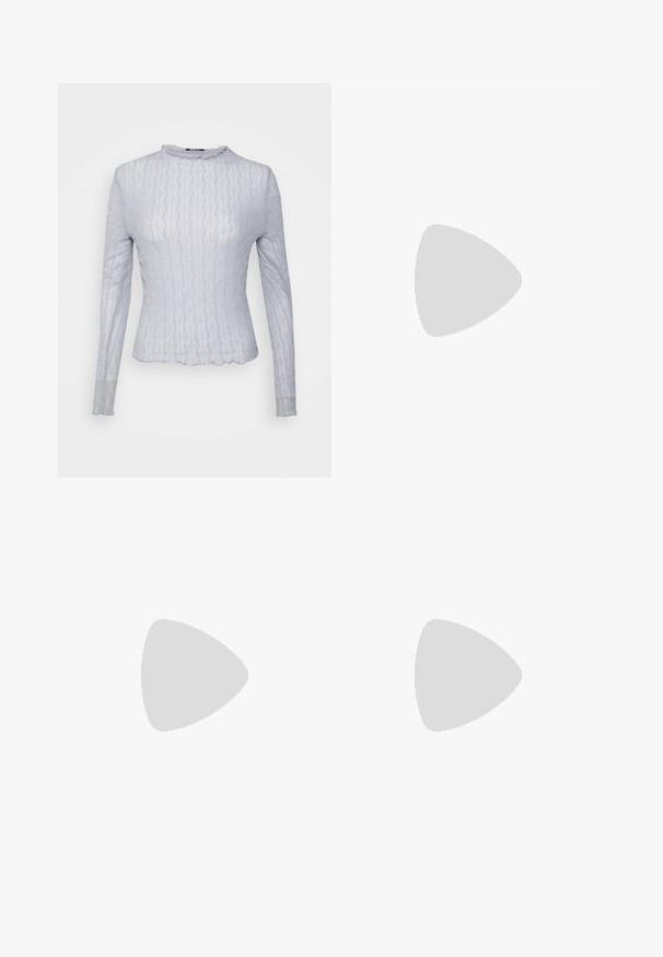 Gina Tricot Petite EVERLY TOP - Langærmet T-shirt - zen blue; Sorte brede bukser lavet af et struktureret stof, med en høj talje, der har folder og rene kanter for en slank silhuet.; Even&Odd Høje støvler/ Støvler - purple; Hvid taske i faux læder med en struktureret trekantet form, enkelt justerbart skulderstrop og en flaplås med kurver.