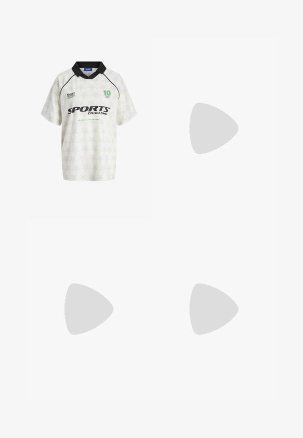 Valge spordisärk musta kraega, musta ääristusega, trükitud tekstiga "SPORTS CHALLENGE", number 10 ja loosungiga "THE BEST IS YET TO COME."; Mustad spordipüksid, millel on lahtine lõige, võrkkangas ja kontrastsed roosad külgtriibud. Elastne vöökoht reguleeritava paelaga.; Mustavad sportlikud tennisetossud, millel on võrkriba ja tekstiilist pealmine osa hallide aktsentidega, paks tallaga ja iseloomulike disainijoontesega.; Mustad mustrakellad, millel on hallid šabloonid; valmistatud plastist, paksude ja siledate kätega, ilma nähtava riistvarata.