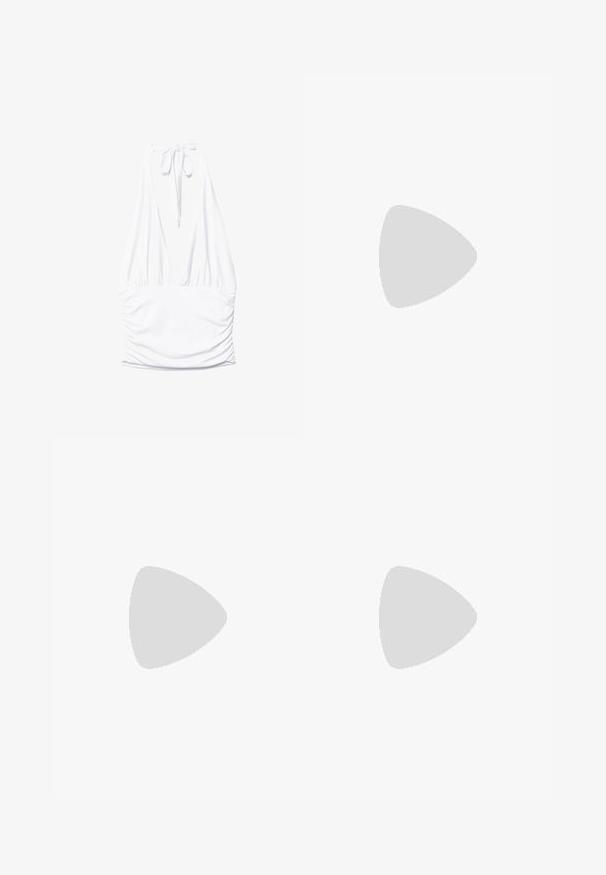 Stradivarius GATHERED HALTER TOP - Top - white; Beige linnedraperet nederdel med en snørredetalje på venstre side, lige snit og lynlås i ryggen. Glat, tekstureret stof.; Sort læder mule med åben tå, rynket overdel, slank mellemhøj hæl og guldfarvet spænde.; Mørkebrun læder skuldertaske med en blød, afslappet form og et snoet knudehåndtag på en ensartet hvid baggrund.