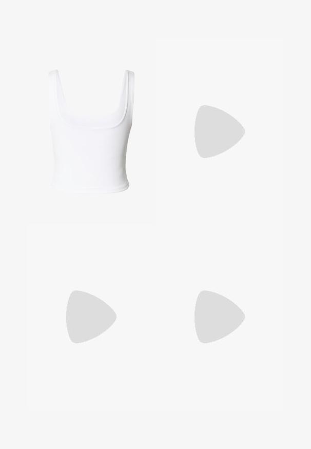 Top corto blanco con tirantes anchos y escote cuadrado hecho de tela lisa.; Pantalones vaqueros de pierna ancha hechos de tejido de algodón azul de peso medio. Presentan un diseño clásico de cinco bolsillos y una cremallera con cierre de botón.; Zapatilla Nike Air Force 1 blanca con logo Swoosh metálico plateado, cordones en la parte frontal, puntera perforada y suela de goma texturizada.; Gafas de sol ovaladas negras y elegantes con lentes oscuras y patillas rectas, reposando sobre una superficie blanca.