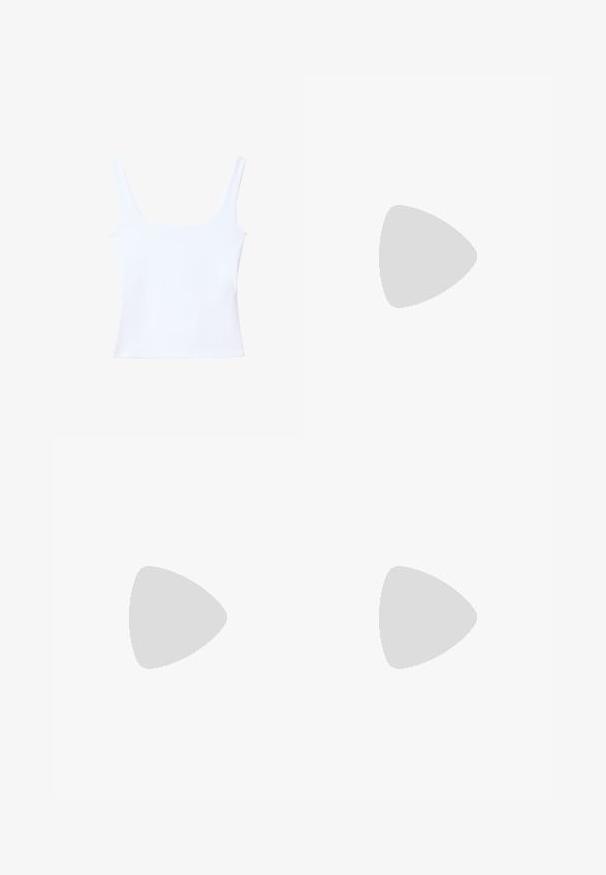 Débardeur blanc avec un décolleté carré, des bretelles larges et une coupe ajustée. Fabriqué en tissu lisse et extensible pour le confort.; Shorts blancs à volants avec une taille smockée, dotés de tissu superposé et de détails texturés subtils. Design léger et décontracté.; Chaussure plate Mary Jane blanche avec bout pointu, fine bride réglable avec boucle argentée, et semelle marron sur fond blanc.; Sac à main en cuir tressé blanc avec poignée arrondie et extrémités de lanière nouées, présenté sur un fond uni.