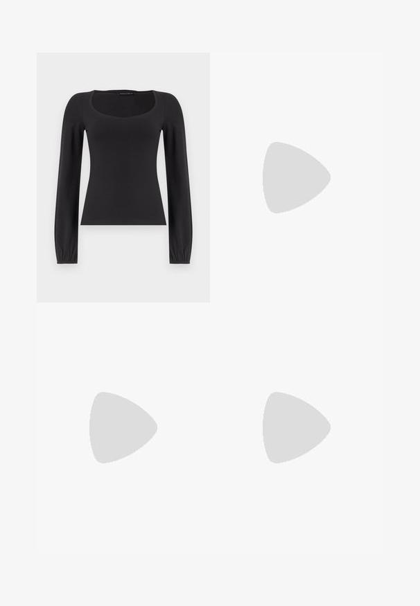 Zwart langermig nauwsluitend shirt met een vierkante halslijn en elastische manchetten op een effen witte achtergrond.; Grijs denim broek met hoge taille, brede pijpen, gevlochten riem, voorzakken, knoopsluiting en omslagzomen.; Zwarte leren enkellaars met een ronde neus, een bescheiden gestapelde hak en een decoratieve zijtab. Het materiaal heeft een strakke, gepolijste afwerking.; Zwarte leren hobo-tas met een gestructureerde afwerking, voorzien van een gouden sluiting en een enkele gebogen handgreep om over de schouder te dragen.
