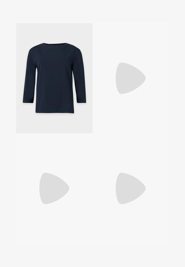 Mørkeblå langærmet skjorte med rund halsudskæring og lige kant, vist på en ensartet lysegrå baggrund.; Bredde bukser i blå denim med en lysvask gradient, med fem-lomme design, lynlås i taljen og detaljer med messingknap ved taljen.; Sort sneaker med overdel i læder og stof, snørebåndsdesign, guldfarvede detaljer og en tyk, struktureret sål i hvid og tan.; Skuldertaske i olivengrønt læder med klaplukning og gyldent Michael Kors-logo vedhæng hængende på stroppen.