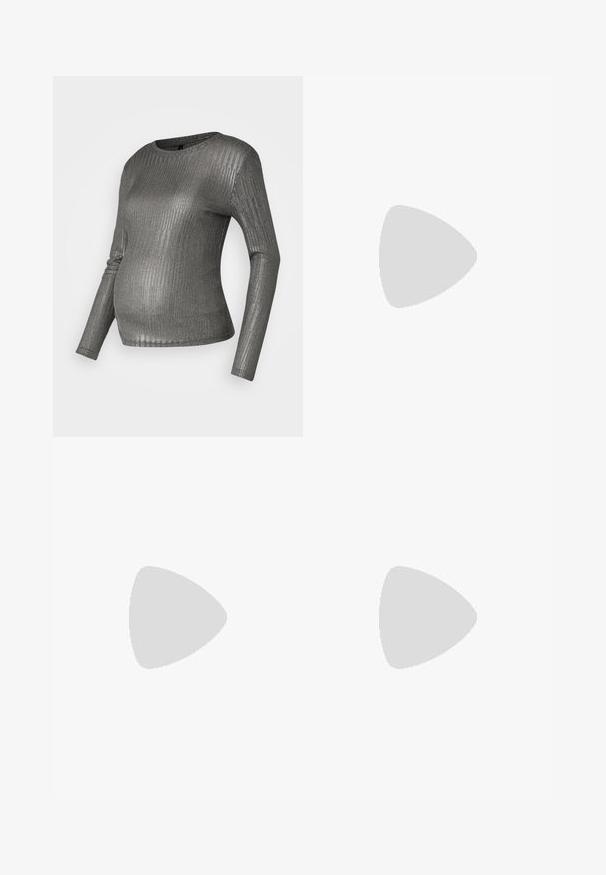 Hallkantsusega hall pikkade varrukatega topp, mis on loodud kõhu kohal kandmiseks. Valmistatud venivast materjalist, millel on peen sära.; Vero Moda Maternity Wide-leg Wide Leg Fit - Püksid - black; Jalad, mis kannavad mustaid kitsaid pükse esiosal lõhikutega allääres, kombineeritud mustade lameda tallaga Mary Jane kingadega, millel on väike pandlakinnitusega rihm.; Hõbedased kõrvarõngad orgaanilise ja abstraktse kujuga. Siledad, läikivad pinnad ja kitsenev disain. Omavad peeneid kõverusi ja keskset joondetaili.