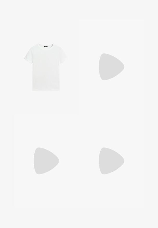 Effen wit T-shirt met korte mouwen, een ronde hals en een klein zwart labeltje aan de binnenkant van de kraag.; Brede donkerblauwe jeans met een rechte snit, gemaakt van denim. Heeft een hoge tailleband en subtiele naden. Geen zichtbare hardware.; Zwarte leren laars tot de knie met een ronde neus en een lage blokhak. Heeft een gladde textuur en minimale stikdetails.; Zwarte leren schoudertas met gebogen driehoekige vorm, enkele verstelbare riem en zichtbare diagonale naad aan de voorkant.