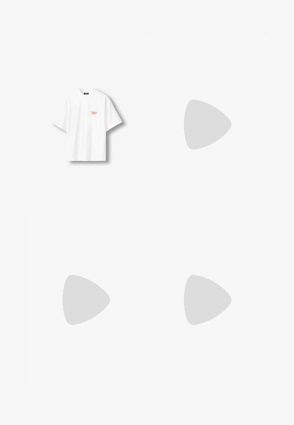 Wit T-shirt met korte mouwen en een ronde hals, met kleine rode cursieve tekst "Compare Bliss" op de linkerborst.; Teal sportbroek met een trekkoord in de taille, elastische boorden en zwarte zijstreep. Gemaakt van lichte stof en voorzien van een logo nabij de heup.; Zwarte en beige sneakers met een bovenwerk van leer en suede, een ronde neus, textuuraccenten en witte veters op een lichtgewicht zool.; Zwarte roll-top rugzak met twee voorste gespsluitingen en twee ritszakken aan de zijkanten, afgebeeld op een witte achtergrond.