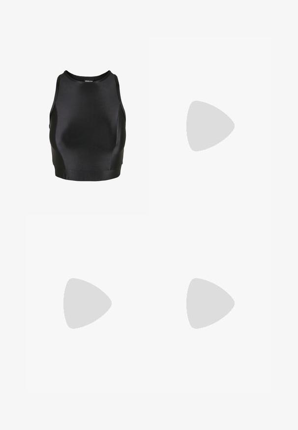 Crop top sans manches noir avec col rond et silhouette ajustée, fabriqué à partir d'un tissu lisse et extensible.; Mini-jupe en dentelle blanche avec motif floral subtil et ourlet en forme de festons, présentée sur un fond blanc.; Baskets blanches épaisses avec une semelle texturée épaisse, des breloques argentées en forme d'étoile et de papillon sur les lacets, et des clous argentés sur la languette du talon.; Sac à main en argent métallique de forme rectangulaire, avec une fermeture éclair sur le dessus et une poche avant. Il est doté d'une courte poignée et d'une sangle réglable. Fini texturé.