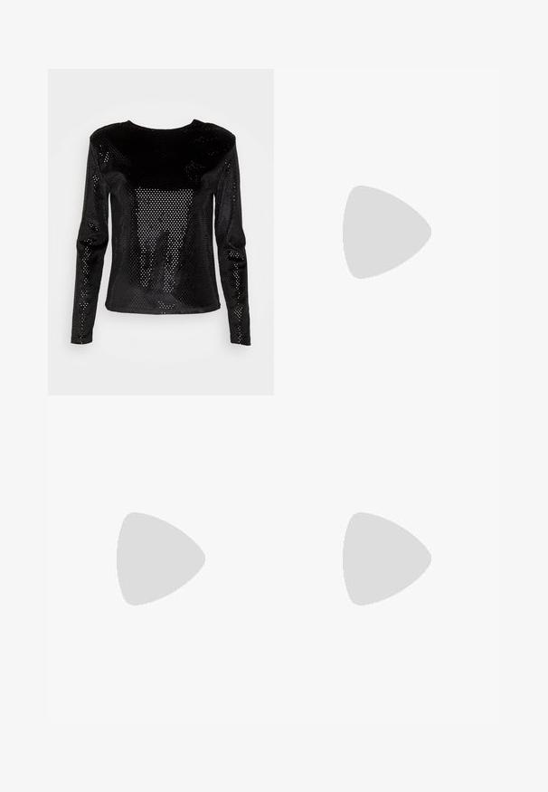 Vero Moda VMSREE - Langærmet T-shirt - black; Sorte flared bukser lavet af et strækbart stof. Designet har en høj talje og en flared nedre kant, der åbner sig under knæet.; NA-KD Pumps - black; Sort håndtaske i krokodilletekstureret læder med sølvfarvet drejelås og lang sølvkæde med læder skulderpude.