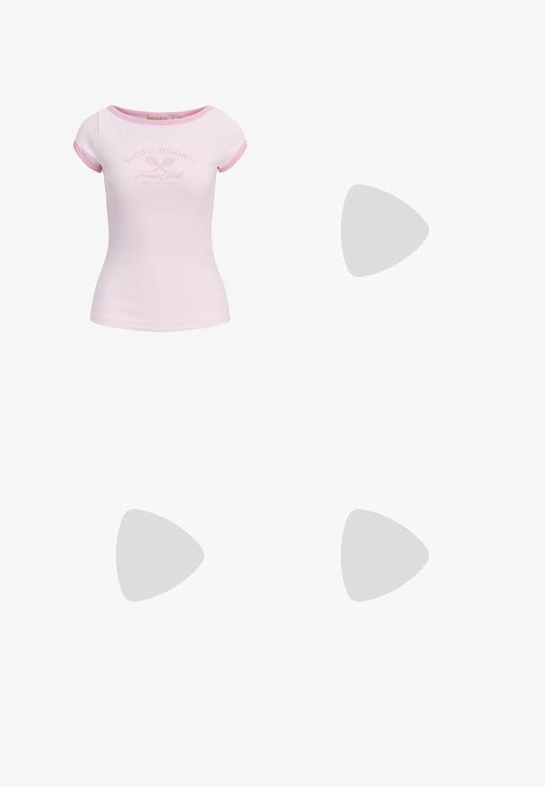 Hellrosa tailliertes Kurzarm-Ripp-T-Shirt mit dunklerem pinkfarbenem Besatz und dem Schriftzug „Pacific Heights Tennis Club San Francisco“ mit gekreuzten Tennisschlägern.; Hellblauer Jeansrock mit bestickten kleinen rosa und weißen Blumen, vorderen Taschen, Gürtelschlaufen und Knopfverschluss.; Rosa Sport Schuhe mit einer Kombination aus glatten und strukturierten Materialien. Merkmale sind ein bordeauxfarbener Akzent an der Ferse und eine weiße Gummisohle.; Rosa, gepolsterte Handtasche mit abgerundeter Form, aus glänzendem Material gefertigt. Verfügt über einen gerafften Griff und einen Reißverschluss für sicheren Zugang.