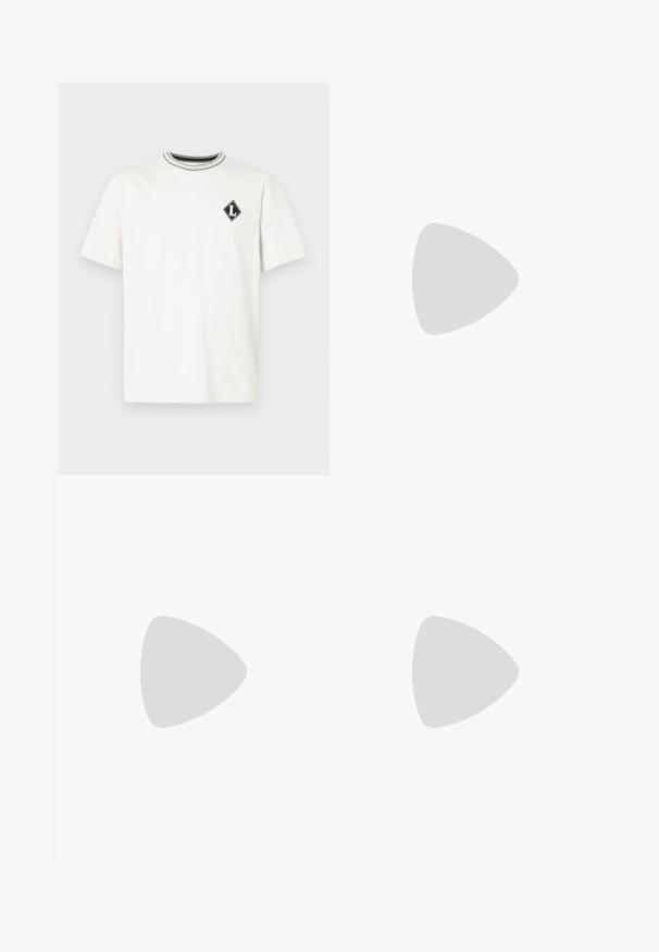 Hvid bomulds T-shirt med korte ærmer, med en sort-hvid stribet rundhals og et lille sort diamantlogo på brystet.; Sorte sweatpants med elastisk talje, indsnævrede manchetter og sidelommer. Fremstillet af blødt materiale med en glat tekstur.; Sort sportssko med mesh- og syntetisk overdel, slankt design, tykk buet sål og teksturerede detaljer på siderne og tåen.; Sort nylon messenger-taske med justerbar rem, fladt design og et sideetiket med et logo. Glat tekstur og minimalistisk stil.