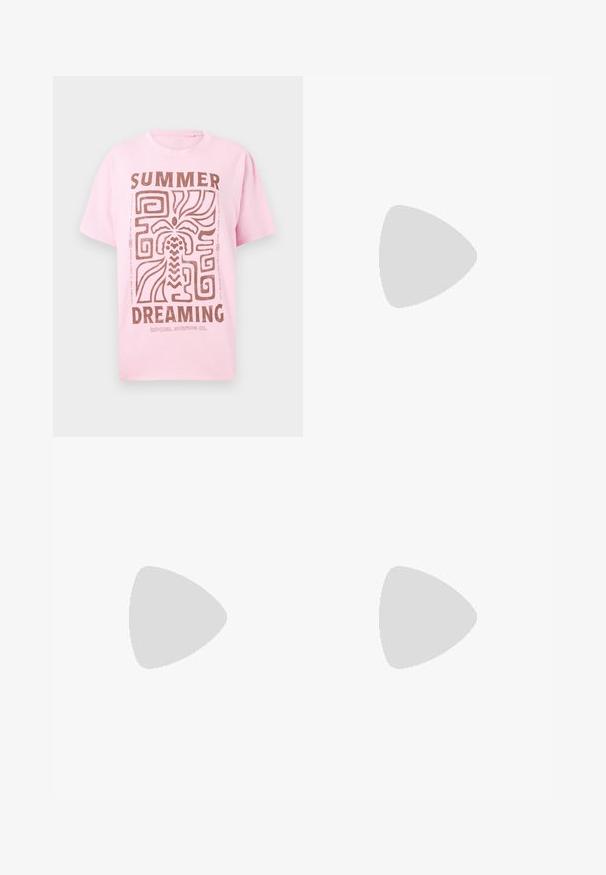 Camiseta de algodón rosa con un diseño gráfico marrón que incluye el texto "SUEÑOS DE VERANO" y patrones abstractos. Manga corta y corte relajado.; Falda envolvente verde menta con pequeño estampado floral blanco y cierre con lazo lateral, mostrada plana sobre un fondo claro.; Chancla negra con una correa texturizada y suela plana. La correa presenta un brillo sutil. Diseño simple, ligera y forma flexible.; Bolso de mano tejido en blanco y negro con forma redondeada, superficie texturizada y asa trenzada. Adecuado para uso casual.
