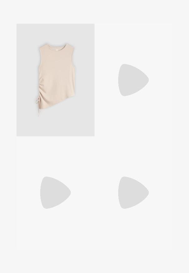 Beige ærmeløs top med rund hals og justerbar sidebinding, der skaber en rynket effekt på den ene side.; Mørkeblå denim midi nederdel med frontslids, knaplukning, bæltestropper og forlommer.; Klassisk sneaker med øverste del i cremefarvet læder, brune accenter, tre striber og en tekstureret gummisål. Har en rundet snude og snørelukning.; Runde, bruntonede solbriller med en glansfuld bordeauxramme. Slanke arme med diskret brandingdetalje. Flad linsedesign.