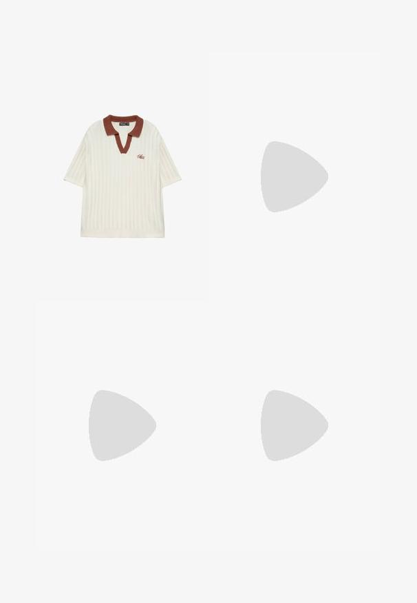 Polo tricoté blanc à manches courtes avec col marron et texte brodé "Easy Mind" sur la poitrine gauche.; Jean en denim noir taille haute avec jambes larges, quatre boutons à l'avant, poches avant avec rivets et surpiqures contrastantes.; Chaussure bateau en cuir marron à lacets avec des détails cousus et une semelle en caoutchouc épaisse, vue de côté.; Lunettes de soleil Ray-Ban avec des verres verts, monture en plastique noir et accents dorés sur les bords. Forme carrée avec une finition mate.