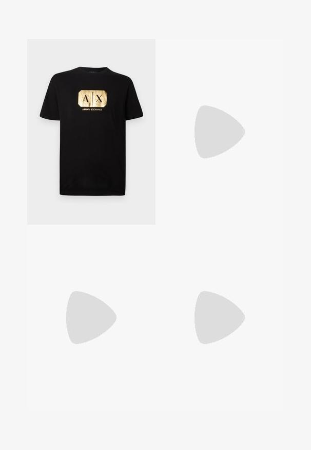 Schwarzes Baumwoll-T-Shirt mit einem goldenen rechteckigen Logo, auf dem "A|X" und der Text "ARMANI EXCHANGE" darunter steht. Klassischer Schnitt mit kurzen Ärmeln.; Schwarze Slim-Fit-Sweathosen mit elastischem Bund und kleinem Logodetail am oberen Oberschenkel vor einfarbigem Hintergrund.; Schwarze Wildleder-Sneaker mit einer weißen Gummisohle, die sich durch elegante Nähte und ein schnürbares Design auszeichnen. Glatte Textur mit einer modernen, stromlinienförmigen Form.; Schwarze Kosmetiktasche aus glattem Material, runde Form, mit Reißverschluss, einem Handgelenkriemen und geprägtem Logo auf der Vorderseite.