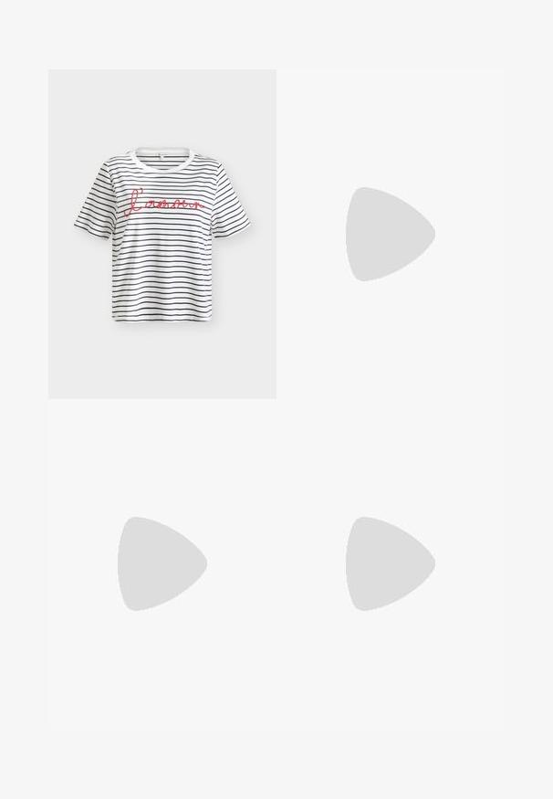 Camiseta blanca de manga corta con finas rayas horizontales negras y texto en cursiva roja "l'amour" en el pecho.; Pantalones de pierna ancha en azul marino con una textura suave, cintura elástica, un pliegue frontal y un cierre de botón en la cintura.; Zapato plano de charol negro con punta afilada, tira en el tobillo con hebilla de tono dorado y tacón bajo tipo bloque. Acabado suave y brillante.; Bolso tote de cuero vegan burdeos con dos asas robustas, incluye un estuche con cremallera a juego con un acento de borlas. Acabado suave y Texturizado.