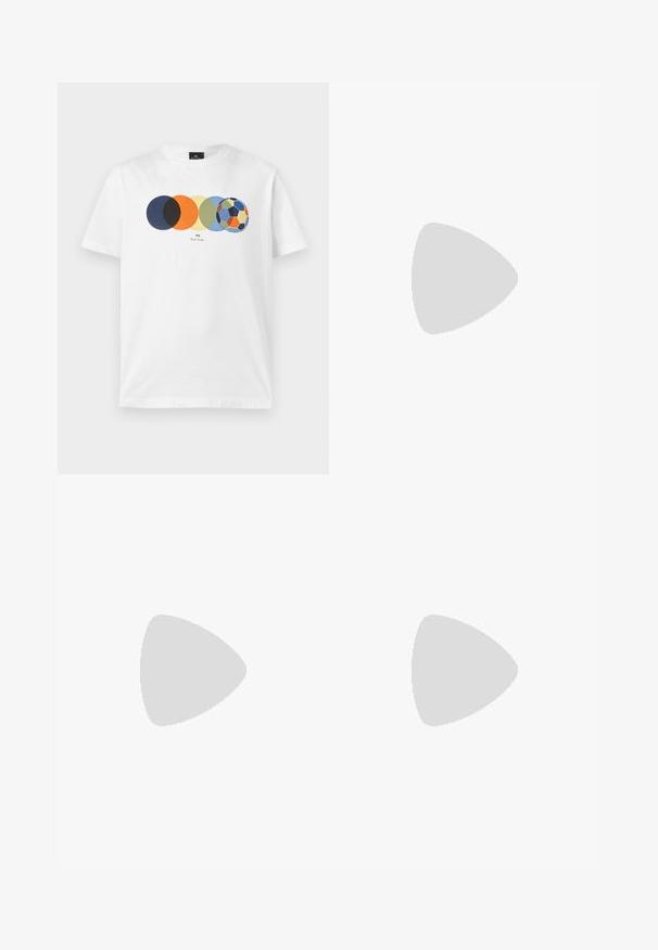Hvid t-shirt med korte ærmer med grafik af fem overlappende farvede cirkler, hvor den sidste ligner en multifarvet fodbold, og lille tekst nedenunder.; Mørkeblå denim jeans med slim fit, struktureret design, fem-lommes stil og let falmning langs benene og sømmene.; Hvide lædersneakers med multicolore striber, snørebåndsdesign, gummisål og polstret krave, parret med blå denimjeans.; Tan læder crossbodytaske med justerbar rem og lodret lynlåslomme, vist fra siden mod en ensfarvet lys baggrund.