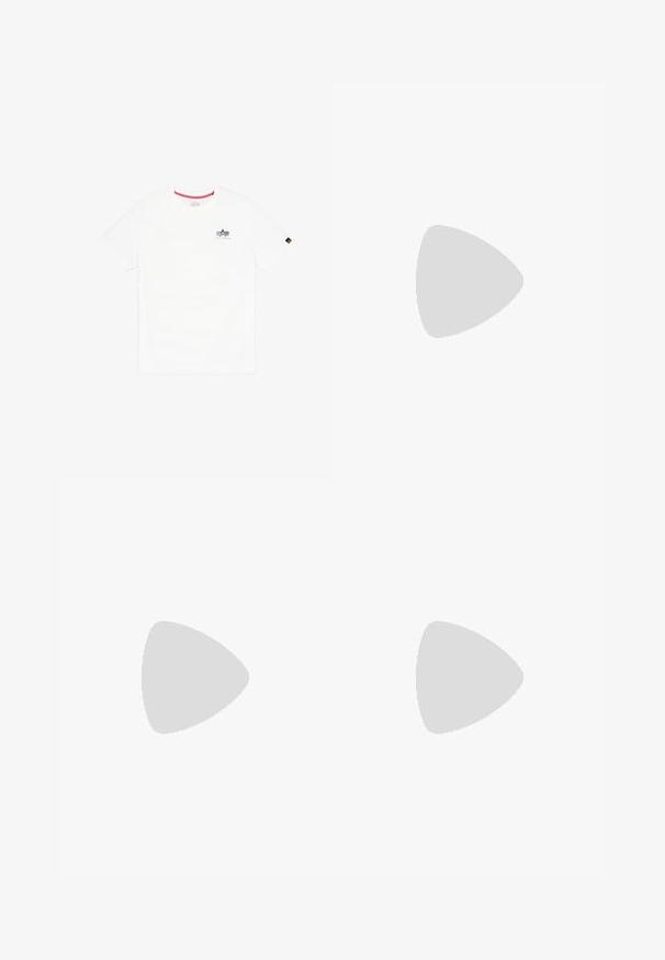 Witte T-shirt met korte mouwen met een klein zwart-grijs Alpha Industries-logo op de linkerborst en een klein zwart logolabel op de rechtermouw.; Zwarte denim jeans met een rechte pijp, voorzien van een klassiek vijf-pocket ontwerp, subtiele stiksels en een metalen knoopsluiting.; Beige instap schoenen van canvas met een rubberen zool. Voorzien van elastische zijaccenten en een gladde textuur. Eenvoudig, afgerond ontwerp.; Zilveren roestvrijstalen horloge met een achtzijdige kast, geborstelde textuur, minimalistische licht zilveren wijzerplaat en zwarte uurmarkeringen. Metalen schakelarmband.