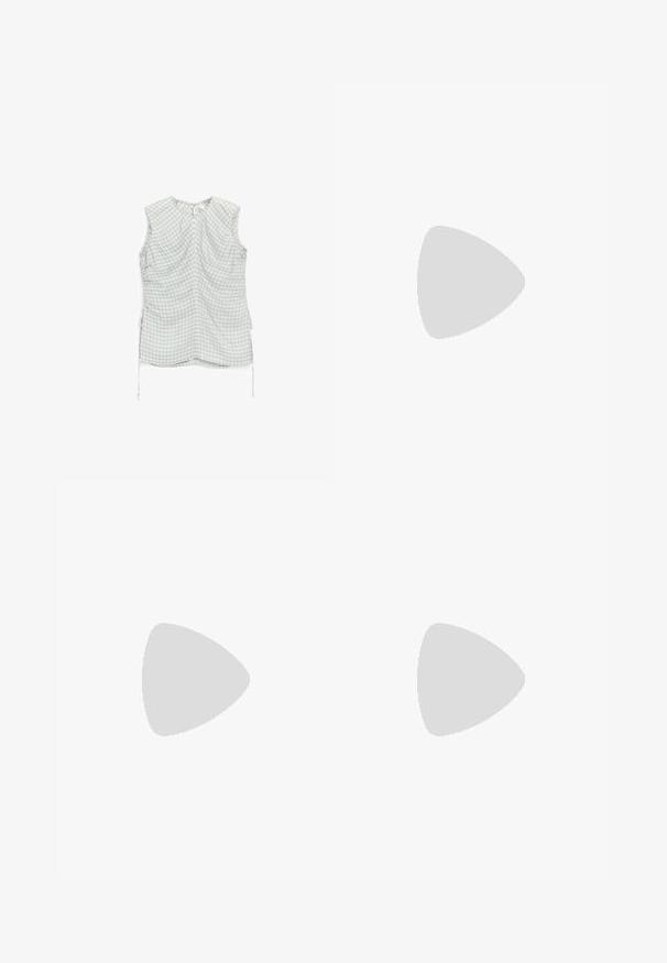 Mouwloze blouse met lichtblauw en geel ruitjespatroon, geraffineerde zijkanten met verstelbare strikjes en een kleine keyhole-sluiting bij de hals.; Marineblauwe broek met wijde pijpen, elastische taille, trekkoorden, zijzakken en verstelbare trekkoorden bij de enkelzomen.; Melissa QUANTUM THONG X DIESEL - Teensandalen - black; Zwarte tas van glanzend, textuur materiaal met een ronde, gedraaide handgreep en een ritsluiting. Heeft een zacht, gekreukt ontwerp.