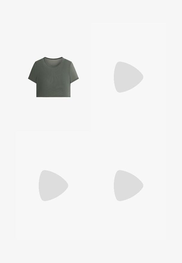 T-shirt court à manches courtes de couleur gris foncé uni avec un col rond et des détails de couture simples.; Shorts taille haute gris foncé avec des petites impressions florales blanches et bleues dispersées et une couture en forme de V au centre devant.; Sandale flip-flop marron avec des brides épaisses et un logo feuille blanc sur le talon, vue de côté sur fond blanc.; Sac d'épaule matelassé vert en forme de croissant avec bandoulière réglable et fermeture éclair sur le dessus.