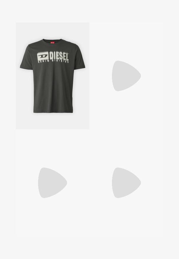 Camiseta de algodón gris oscuro con un gráfico blanco que dice "DIESEL" con un efecto desenfocado. Cuello redondo, manga corta y corte regular.; Jeans de denim azul oscuro con un lavado desgastado, corte recto, costuras contrastantes, cinco bolsillos y un cierre de botón en la cintura.; Zapatilla baja blanca con talón negro, cierre con cordones, perforaciones sutiles y el logo "BOSS" en el costado, mostrada desde el perfil exterior.; Gafas de sol de plástico transparente con lentes marrones rectangulares, que cuentan con finas varillas transparentes y acentos metálicos en las patillas.