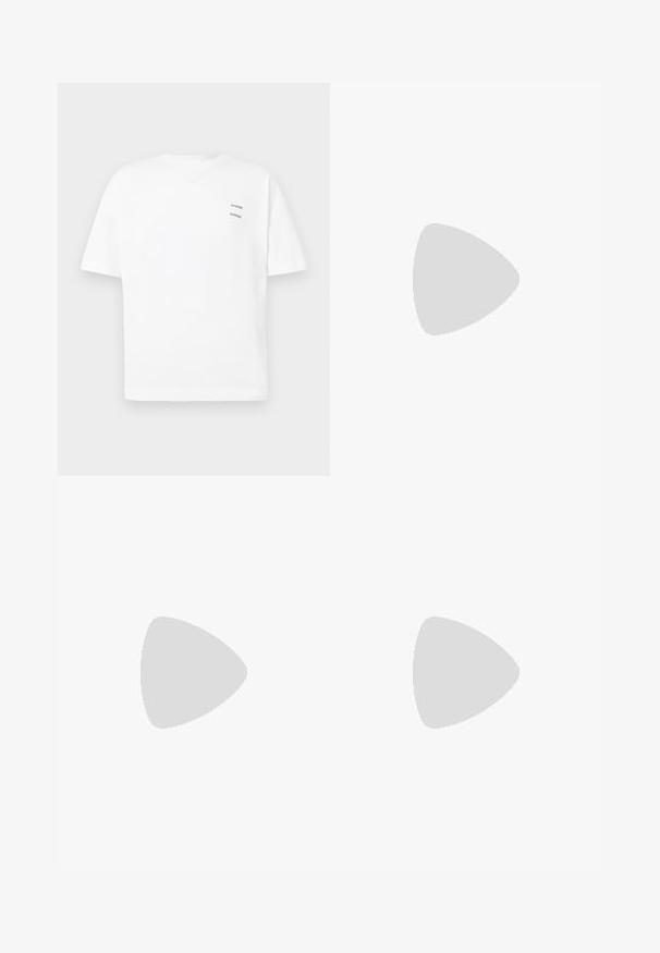 T-shirt blanc en coton avec une coupe décontractée, des manches courtes et un col en V. Présente deux petits logos noirs imprimés sur le côté gauche.; Shorts noirs longueur genoux avec passants de ceinture, fermeture à bouton et cordon ajustable à la taille.; Sneaker blanche en cuir avec des accents en daim noir ; dispose d'une semelle en caoutchouc, d'un bout rond et d'un design classique à lacets. Logo latéral en noir.; Lunettes de soleil rectangulaires noires avec des verres vert foncé, dotées d'une monture en plastique léger et d'accents argentés sur les branches.