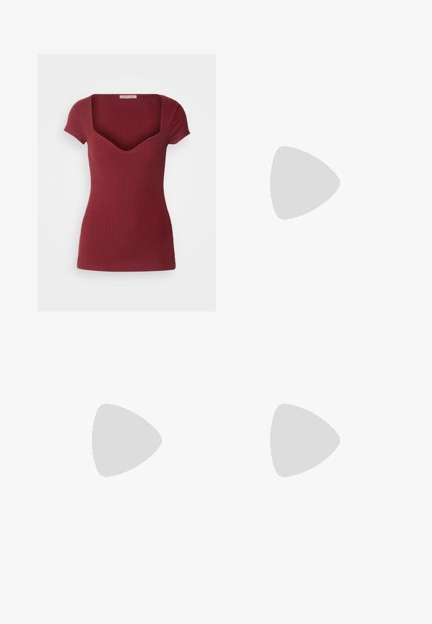 Ribbeburgunder top med en tætsiddende design, korte ærmer og en dyb V-udskæring. Lavet af blødt stof med en glat overflade.; Oliven grøn, knælængde satin nederdel med en glat tekstur og blød flare. Har en talje og ingen synlige lukninger eller mønstre.; Rød laklædersko med slingback, spids snude og lav hæl, med en guldsmykke nær ankelremmen.; Mørkebrun læder skuldertaske med en blød, afslappet form og et snoet knudehåndtag på en ensartet hvid baggrund.