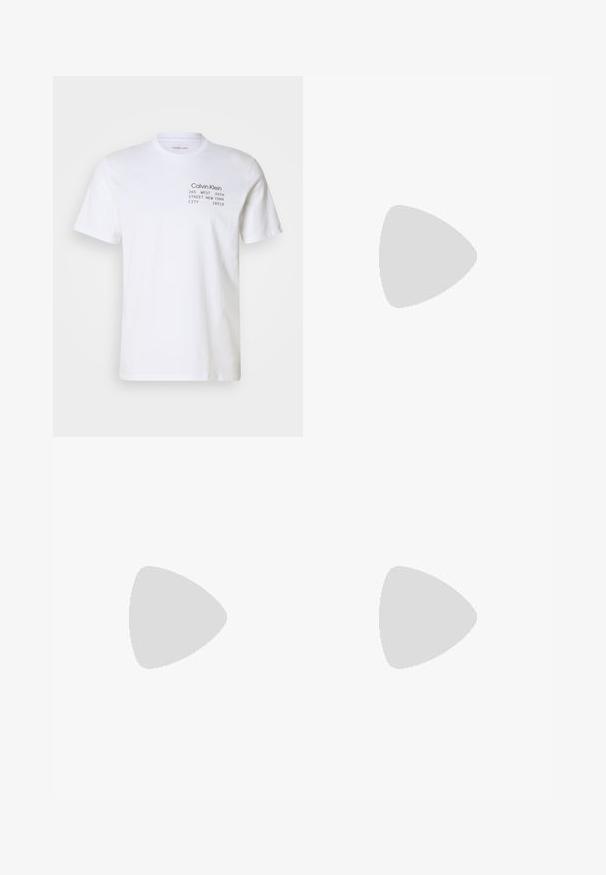 Weißes Baumwoll-T-Shirt mit kurzen Ärmeln, Rundhalsausschnitt und aufgedrucktem Text: "Calvin Klein 205 WEST 39TH STREET NEW YORK CITY 10018."; Marineblaue Shorts mit flachem Frontschnitt, Knopfverschluss und seitlichen Taschen. Hergestellt aus leichtem Stoff mit glatter Textur.; Weißer Sneaker mit niedrigem Schaft, strukturierter Sohle, Mesh- und Velourslederdetails, Schnürverschluss und „Armani Exchange“-Branding an der Seite.; Weißer geflochtener Gürtel aus elastischem Material, mit einer silbernen Metallschnalle und Lederakzenten, glatter Textur und flexibler Bauweise.