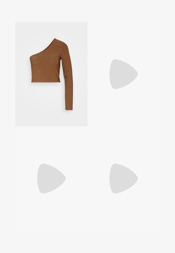 Pieces PCSALINE CROPPED ONE SHOULDER  - Top s dlhým rukávom - toasted coconut; BDG Urban Outfitters Džínsy voľného strihu - white; Tenisky Nike P-6000 s vrchným materiálom z jemnej šedej sieťoviny, čiernymi akcentmi a odolnou čiernou gumovou podrážkou. Obsahujú jemný dizajn a systém šnurovania.; Čierna nylonová taška cez rameno so zakriveným tvarom, strieborným reťazovým akcentom, odnímateľnou mini taškou a nastaviteľným popruhom; má logo "Steve Madden".