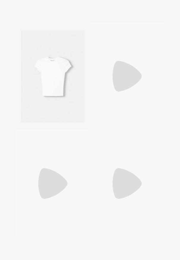 Witte t-shirt met korte mouwen van zachte katoen, met een ronde halslijn en een getailleerde vorm. Geen zichtbare patronen of versieringen.; Marineblauwe broek met wijde pijpen, dunne verticale krijtstrepen, vier zwarte knopen aan de voorkant en riemlussen aan de tailleband.; Zwarte gepatineerde leren slingback schoen met twee zilveren gespen, platte zool en decoratieve oogjes aan de zijkant voor extra detail.; Bruin getinte zonnebril met een schildpadmotief, hoekig montuur en slanke armen. Lichtgewicht kunststof materiaal.