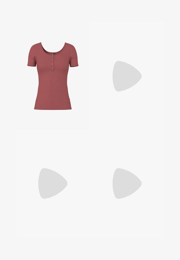 Camiseta de manga corta canalé en color rosa empolvado con escote redondo y cuatro pequeños detalles de botones en el centro delantero.; Jeans de pierna ancha en denim oscuro con costuras naranjas, cierre de botón, dos bolsillos frontales y una textura suave. Presenta un dobladillo limpio.; Sandalia plana de cuero marrón con tiras trenzadas y postigo para el dedo, costura blanca a lo largo del borde de la suela y detalle en tono dorado en la tira.; Desigual Bolso de mano - brown