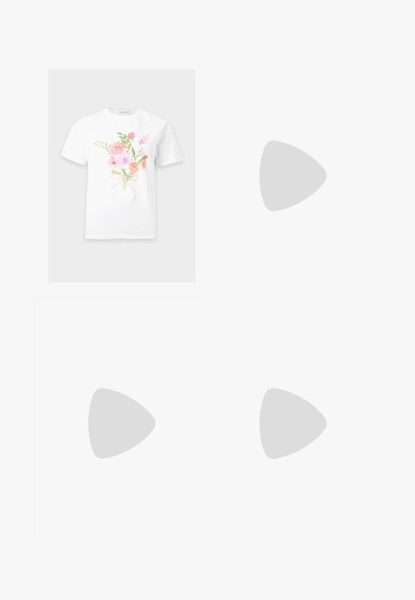Hvid t-shirt med korte ærmer med et farverigt blomsterbuket design bundet med et bånd trykt midt på foran.; Bredde ben blå denim jeans har en høj talje, manchettekanter med grå detaljer, fem-lomme design og en frontknaplukning.; Sorte balletflade sko i laklæder med rundet tå, snørelukning og flad sål. Glat tekstur med få detaljer.; Mørkerød vævet lædertaske med buet hank, hvid kant, sølv lynlås og aftagelig bred stofskulderrem mod en ensfarvet baggrund.