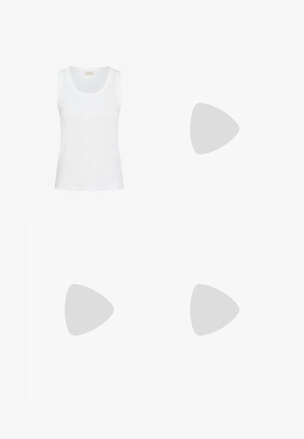 Hvid ærmeløs tanktop med rund halsudskæring, lige kant og synligt mærkeindlæg inde i kraven.; Blå og hvide mønstrede bukser med et bladdesign, elastisk talje og smalle cuffs, lavet af letvægts, åndbart stof.; Rosenfarvede slidesandaler i metal med to justerbare metalspænder, korkfodbed og hvid gummisål. Glat metalfinish, åben tå-design.; Brune skildpadde solbriller med en vintage katteøje-form og brune linser. Har buede arme med røde detaljer.