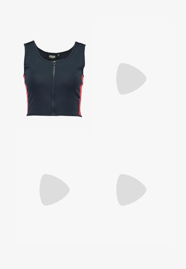 Marineblå cropped tanktop med en frontlynlås, der har røde og hvide side-striber. Fremstillet af glat og strækbart materiale. Urban Classics mærke tydeligt synligt.; Slim-fit sorte denim jeans med mellemhøj talje, fem-lomme design og let falmning for struktur. Glat, strækbart stof for komfort.; Sort lavt sneakers i lærred med hvid sål i gummi, sorte snørebånd og metaløjer på hvid baggrund.; Sølv hoops øreringe med et tyndt, glat design; langstrakt oval form; poleret finish; har en sikker krog lukning.