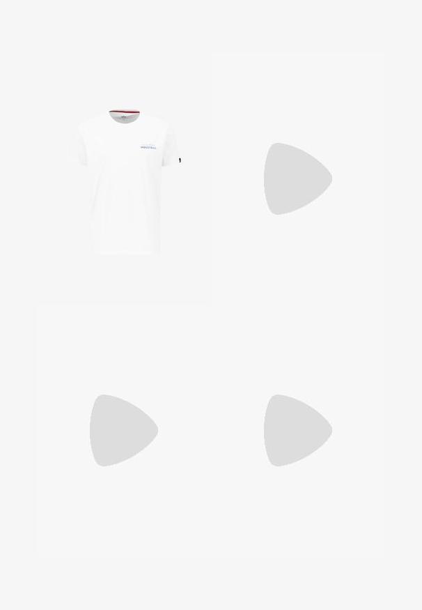 Witte katoenen t-shirt met een ronde hals, korte mouwen en een blauwe logo tekst "ALPHA INDUSTRIES" op de linkerborst.; Donkerblauwe spijkerbroek met een rechte pasvorm, voorzien van gele stiksels, vijf zakken en een klassieke knoop- en ritsluiting.; Witte Nike Air Force 1 sneaker van leer met geperforeerde neus, platte veters en een gestructureerde rubberen zool met "AIR"-logo aan de zijkant.; Witte plastic zonnebril met grijze lenzen naast een zwart stoffen zakje met een wit "URBAN CLASSICS" logo in vette letters.