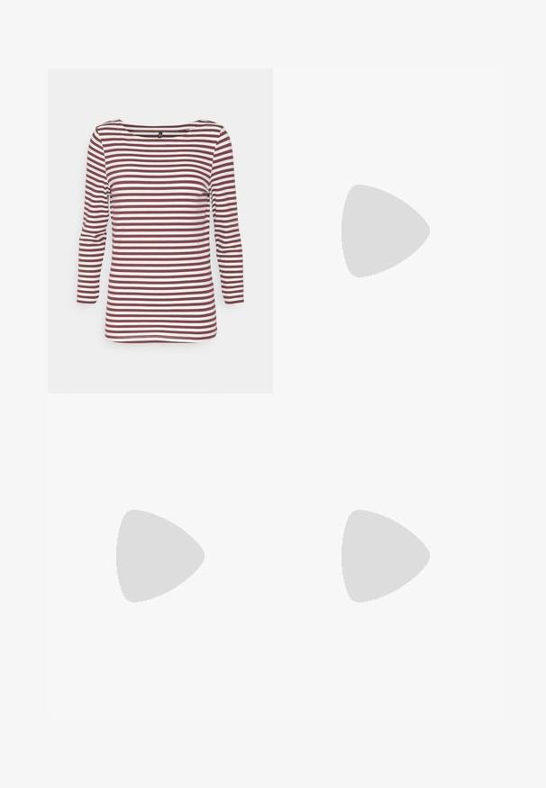 ONLY Tall ONLFIFI 3/4 BOATNECK BOX  - Top s dlhým rukávom - chocolate truffle/cloud dancer; Modré denimové džínsy so strihom rovného nohu, s klasickým päťvreckovým dizajnom, oranžovým prešívaním a zapínaním na gombík.; Biele kožené tenisky s čiernym gumovým logom V. Textúrovaná svetlo krémová podrážka, biele šnúrky a detail na zadnej päte s názvom značky v čiernej farbe.; Strieborné kruhové náušnice s minimalistickým dizajnom. Cirkulárny tvar, hladký povrch a tenký profil. Ľahké s lesklým povrchom.