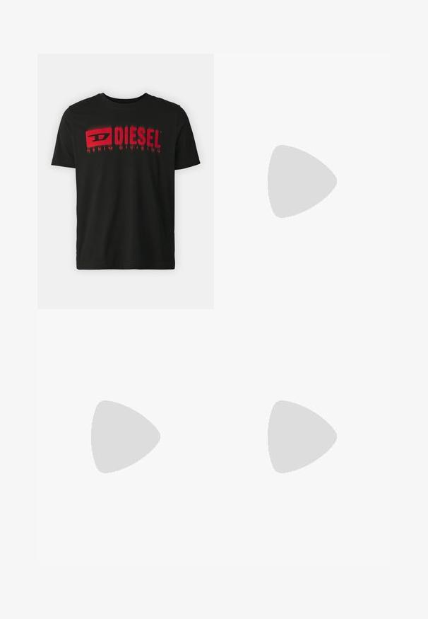 Schwarzes Baumwoll-T-Shirt mit rotem "DIESEL"-Logo und dem Text "DENIM DIVISION". Kurze Ärmel, Rundhalsausschnitt, glatte Textur, lockere Passform.; Blaue, ausgebleichte Bootcut-Jeans mit leichter Abnutzung an den Vorderseiten der Oberschenkel und klassischem Fünf-Taschen-Design auf weißem Hintergrund.; Schwarz- und graue Diesel-Sneaker mit dicker Sohle, Schnürverschluss und strukturiertem Design auf einem schlichten hellgrauen Hintergrund.; Diesel Ohrringe - silver- coloured