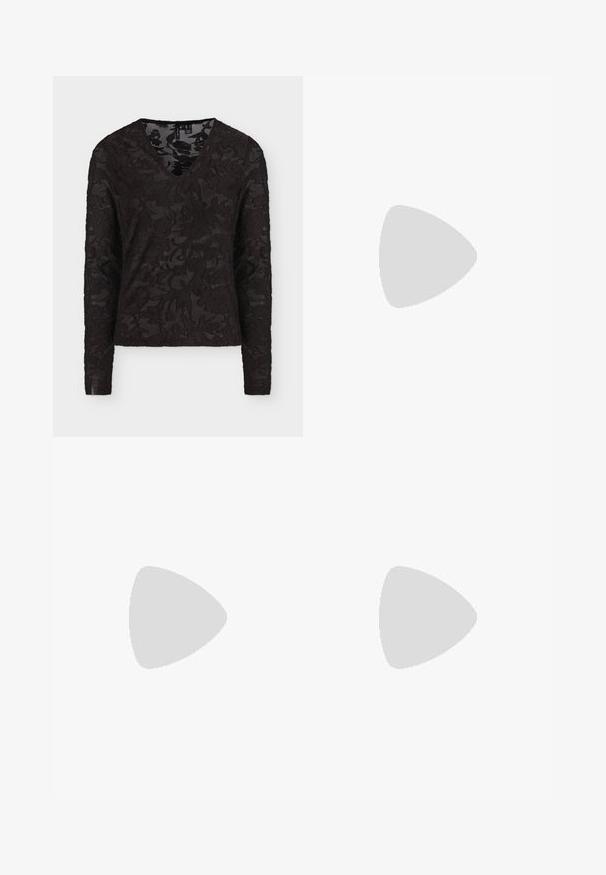 Blouse noire à manches longues avec col en V, motif en dentelle florale et tissu semi-transparent.; Pantalon noir taille haute à jambes larges avec un devant plat et une fermeture dissimulée, présenté sur un fond clair uni.; Ballerines noires en cuir avec deux brides réglables, un bout rond et une semelle en caoutchouc texturé pour une meilleure adhérence.; Petit sac à main noir brillant avec deux longues anses et des détails à cordon sur les côtés sur un fond clair uni.