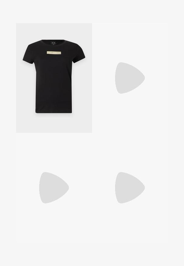 Musta, lyhythihainen t-paita, jossa on pieni beige suorakaiteen muotoinen merkki, jossa lukee keskellä rinnassa "Armani Exchange".; Musta vartalonmyötäinen kynähame, jossa on sivupaneeli ja valkoisella sekä vaaleanvioletilla raidalla varustettu "EA7 Emporio Armani" -teksti ja logo.; Musta nahkainen korkea korkokenkä kapealla kärjellä; siinä on metallinhohtoinen kultainen yksityiskohta varpaankärjessä. Suora pinta ja tyylikäs muotoilu.; Musta nailonista olkalaukku, jossa on vetoketjukiinnitys, hopeinen logo-levy ja irrotettava olkahihna, jossa on kuvioituja korostuksia ja vihreä charme.