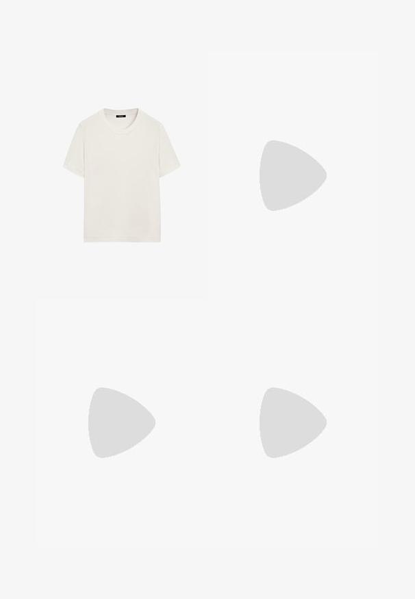Enkelt hvidt kortærmet T-shirt med rund hals og en sort label inde i halsudskæringen, vist på en hvid baggrund.; Hvide flagrende bukser med en glat tekstur og rene linjer, udstyret med en mellemhøj talje og uden synligt hardware eller mønstre.; Brun ruskind spids tå flad slingback sko med en guldlås og en tynd sort sål.; Blød brun ruskindshåndtaske med enkelt top håndtag og sammenrullede sidetaljer sikret med læderremme og metalringe.