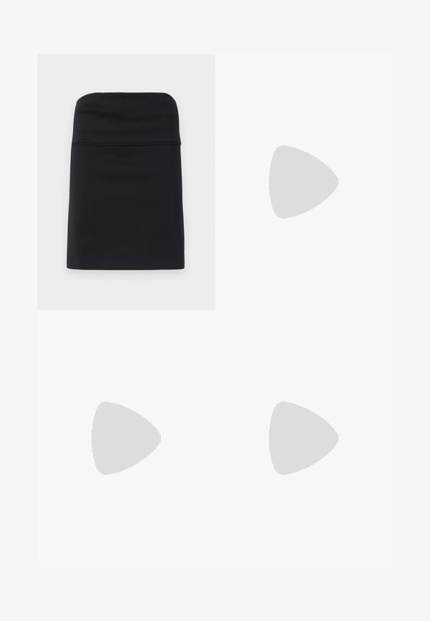 Zwarte aansluitende rok met een gladde textuur, gekenmerkt door een eenvoudig, strak ontwerp en een rechte silhouet. Geen zichtbare onderdelen of patronen.; Roze knielange rok van gladde stof, met een eenvoudig ontwerp, een verborgen tailleband en een kleine logo-accent aan de zoom.; Zwarte platte schoen met drie gespikkelde riempjes en een klein strikje op de afgeronde neus, zij-aanzicht op een witte achtergrond.; Zwarte halfmaanvormige handtas met een geknoopt handvat en een gouden "Love Moschino" logoplaatje aan de voorkant, met ritssluiting aan de bovenkant.