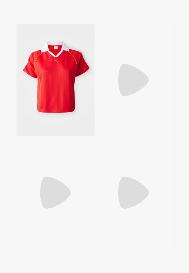Polo-shirt rouge sportif avec col et manches blanches, arborant des rayures verticales et un petit logo doré à l'avant. Matière légère.; Pantalon de survêtement noir évasé avec des bandes blanches sur les côtés, taille à cordon, et logo Puma sur la cuisse gauche sur fond clair.; Chaussure de style Mary Jane couleur crème avec trois brides, côtés texturés et semelle flexible marron clair, flottant au-dessus d'un sol gris.; Mini sac à main en cuir verni rouge avec des accents blancs, de forme arrondie, double anses, bandoulière amovible et logo PUMA bien visible.