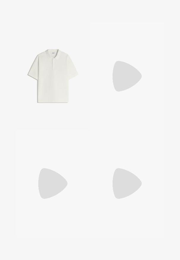 Hvid kortærmet polo-shirt med to-knaps lukning og klassisk krave, lagt fladt på en hvid baggrund.; Sorte bukser med vide ben lavet af tekstureret stof med høj talje og to forlommer. Har en topknap og lynlåslukning.; Sorte læder loafers med en rund tå, syet detaljer og en platform gummisål. Har en dekorativ rem tværs over vamps.; Ray-Ban solbriller med grønne linser, sorte plastikstel og gyldne detaljer ved kanterne. Firkantet form med mat finish.