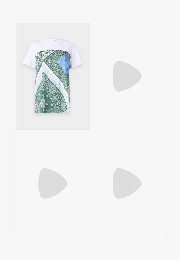 Hvid t-shirt med et panel i grøn, blå og creme, der har paisley-mønstre og zebra-striber på den øverste frontsektion.; Lysblå vid jeans med en falmet vask, med en kontrasterende blå denimlivrem og en traditionel fem-lomme design.; Sorte platformsandaler med høj stiletthæl, der har en glat læderoverdel, peep toe-design og en justerbar ankelrem med metalbeslag.; Cremefarvet skuldertaske i læder fra Calvin Klein med buet topkant, sølvfarvet lynlås og mørkebrun justerbar rem.