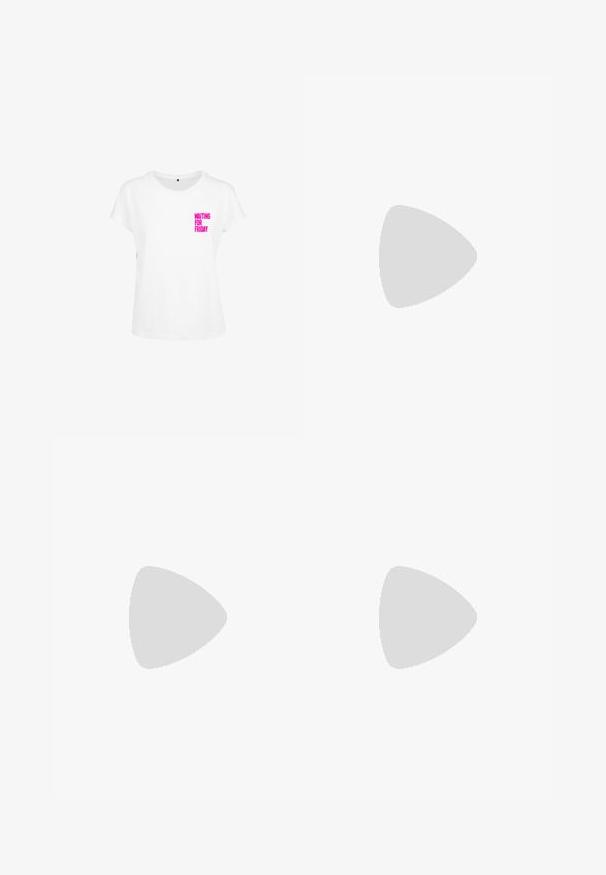 Wit katoenen T-shirt met korte mouwen, voorzien van felroze tekst "WACHTEND OP VRIJDAG" op de linkerkant van de borst. Ronde halslijn.; Roze en witte gestreepte shorts van zachte stof. Heeft een getailleerd ontwerp en een soepele tailleband zonder aanvullende details of hardware.; Witte sportieve sneakers met een bovenwerk van textuurleer, geperforeerde details, een chunky zool en subtiele branding aan de zijkant en op de hiel.; Gouden metalen ring oorbellen met een glad, rond ontwerp en een veilige scharnier sluiting. Lichtgewicht met een gepolijste afwerking.