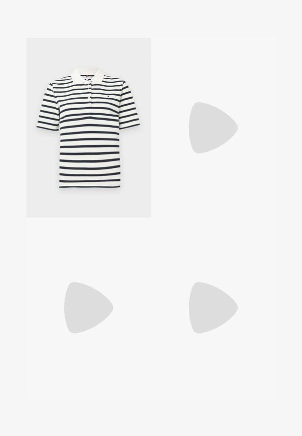 Polo à manches courtes rayé blanc et bleu marine avec un col blanc et trois boutons sur le devant.; Jupe plissée marron en tissu doux, dotée d'une taille texturée avec un motif géométrique. Le design est de longueur midi et tombe doucement.; Escarpin en cuir verni bordeaux avec nez pointu, petit talon, détails de bride décoratifs et finition brillante.; Sac à épaule en cuir noir avec une sangle à boucle, des bords arrondis et des coutures blanches contrastées sur un fond uni.