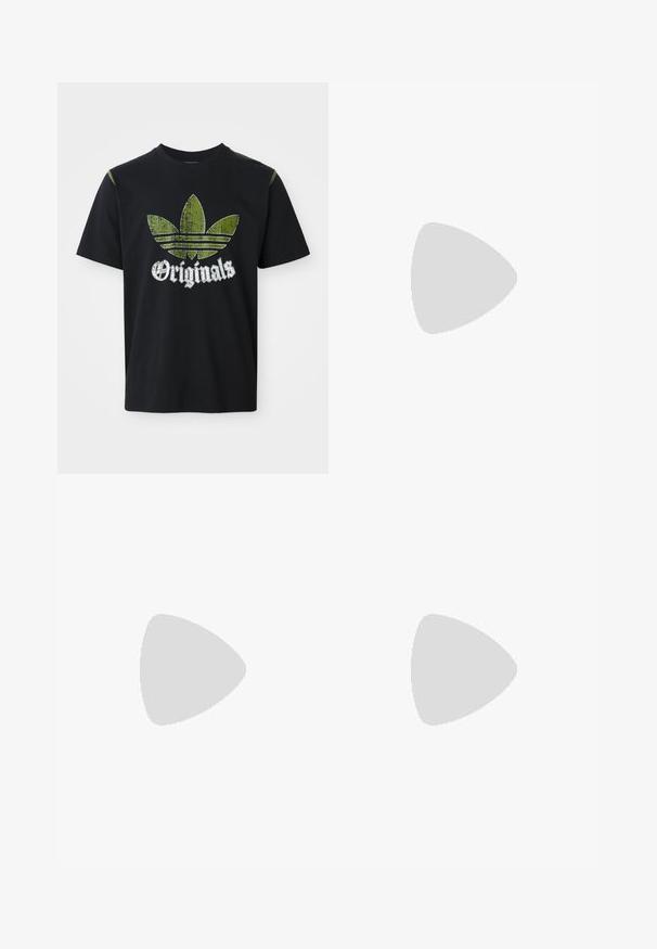 Sort bomulds T-shirt med et slidt grønt grafik med tre striber og ordet "Originals" nedenfor i hvidt, rund halsudskæring, korte ærmer.; Sorte cargo shorts med elastisk talje, integreret bælte, store sidelommer og trekantet ACG-logo på højre ben.; Sort Adidas sneaker med hvide striber, blå snørebånd og gummisål, der svæver over gråt betontrin i blødt lys.; Halskæde med vekslende sorte og flerfarvede perler, med små sølvringe og en rektangulær klar perlevedhæng.