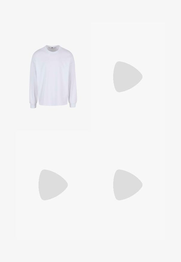 Witte lange mouwen T-shirt met een ronde hals, relaxte pasvorm en elastische manchetten. Gemaakt van zacht, glad katoen.; Grijze wijde jeans gemaakt van denim met een vervaagde afwerking. Voorzien van voorzakken, riemlussen en een ritssluiting met knoopsluiting.; Zwarte leren loafer met een dikke rubberen zool en klassieke penny-strap details, gezien vanaf de buitenkant.; Ray-Ban zonnebrillen met groene lenzen, zwarte plastic monturen en gouden accenten aan de randen. Vierkante vorm met een matte afwerking.