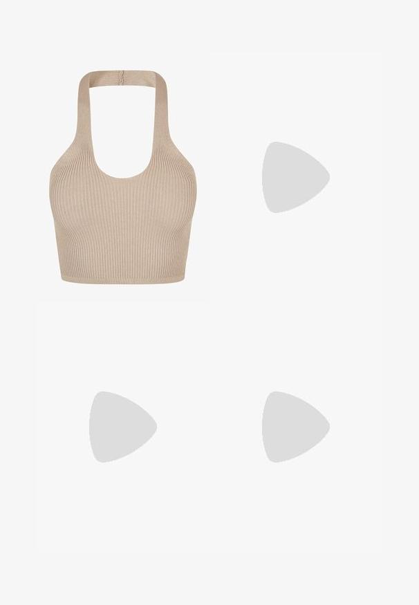 Bralette de punto acanalado en beige con escote redondeado, tirantes anchos y un diseño ajustado para soporte y comodidad. Textura suave sin adornos.; Pantalones cortos de cintura alta en un color topo suave, confeccionados en una tela elástica y suave. Presentan un diseño sin costuras y una silueta ajustada.; Birkenstock BOSTON SFB VL NARROW - Pantuflas - taupe; Gafas de sol estilo ojo de gato con montura de carey negra y naranja, lentes marrones y puntas elegantes y afiladas. Presenta un logo minimalista en la patilla.