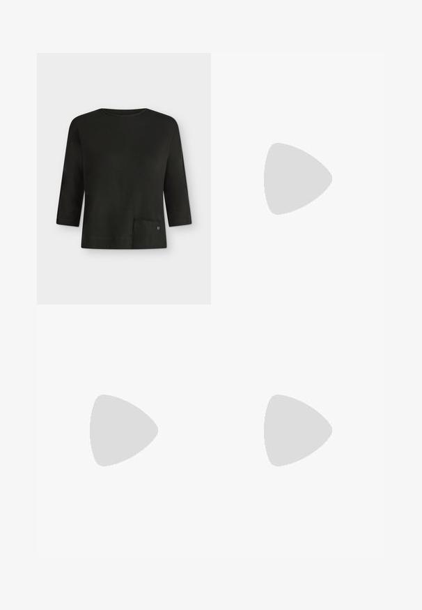 Musta pitkähihainen paita, jossa pyöreä pääntie, kolmepituiset hihat ja pieni etutasku vasemmalla alhaalla.; Valkoiset puuvillahousut suoraan leikkaukseen, jossa on sileä pinta, takataskut ja koristeommel helman varrella.; Musta kärjestä kärkikärki-mallinen mule, jossa matala kitten-korko ja kapea remmi jalan päällä, jossa pieni kultainen nappidetalji.; Oliivinvihreä nahkainen käsilaukku, jossa on lyhyet ja pitkät hihnat, kullanväriset metalliosat ja Michael Kors -logo kultaisena lähellä pohjaa yksinkertaisella taustalla.