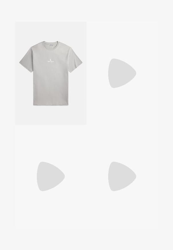 Grå bomulds T-shirt med korte ærmer, rund halsudskæring og en lille hvid logo med en hest og "Ralph Lauren" på brystet.; Mørkeblå denimjeans med lige ben, subtil falmning nær knæene og orange syninger på lommer og sømme.; Grå ruskind lavtop sneakers med Polo-logo på siden, snørebånd foran og polstret sål med Polo-branding på hælen og sålkanten.; Gennemsigtige grå solbriller med mørke linser, rund ramme og grønne accenter på stængerne. Har en poleret overflade for en glat tekstur.